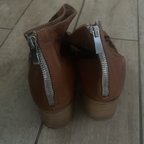 RON WHITE Laser Cut Leather Open Toe Bootie EUC - Picture 4 of 5